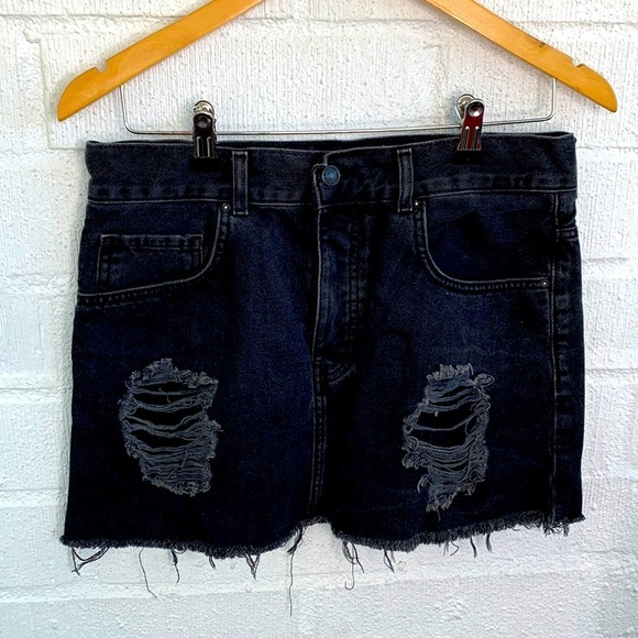 Forever 21 Denim Black Distressed High Rise Jean Mini Skirt sz 30 - Picture 1 of 6